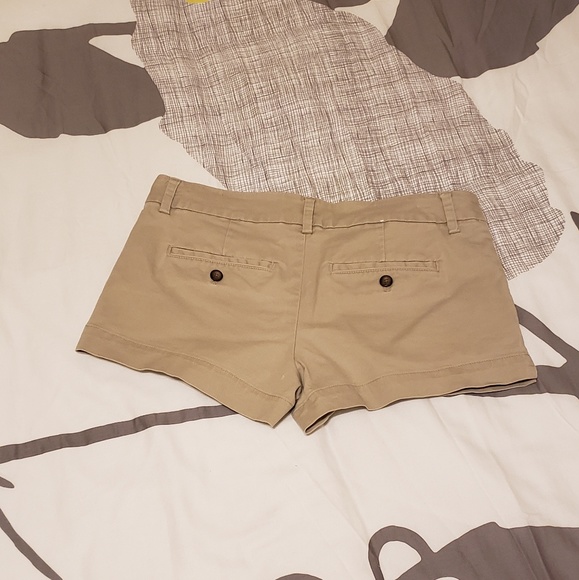 Gap Outlet - Khaki Shorts - Picture 2 of 3